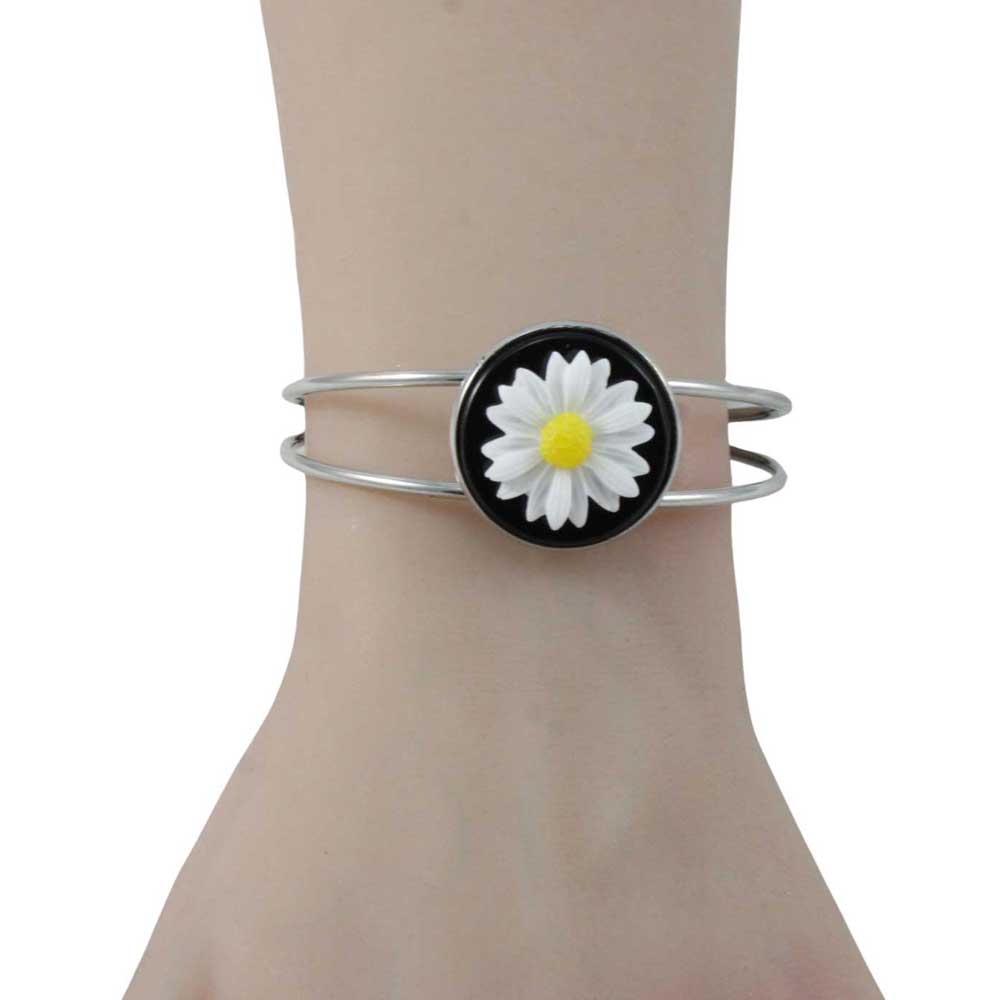 Handcrafted Daisy Bracelet in Bold Colors - Lilylin Designs
