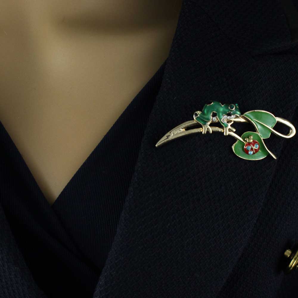 Green Enamel Frog with Ladybug on Leaf Brooch Pin - PRA822D - Lilylin Designs